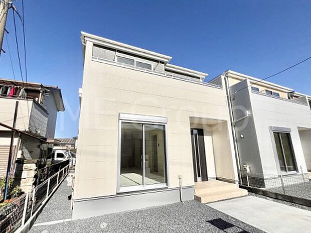 シンプルで落ち着きのある建物は住むかたの個性でオリジナルなものになっていきます。