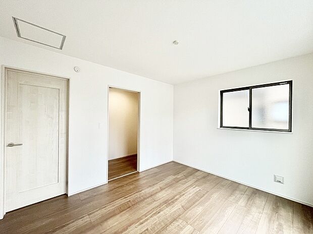 ウォークインクローゼットがあるお部屋！季節ごとの入れ替えも不要で便利です。