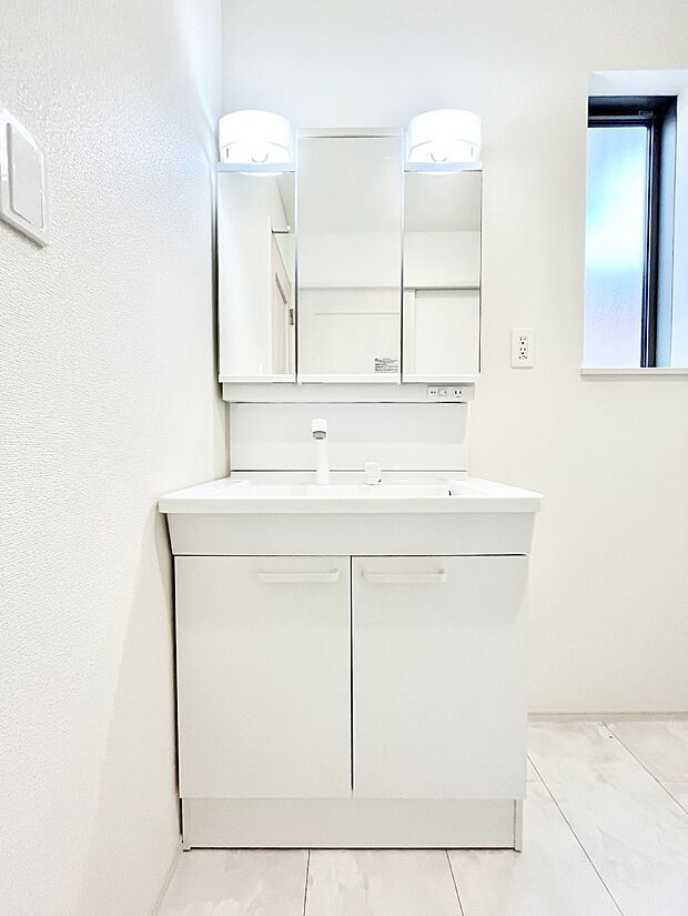 収納力と機能性に優れた洗面化粧台