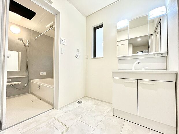 清潔感のある快適空間です。毎日の身支度も気持ち良くお使い頂けます。 