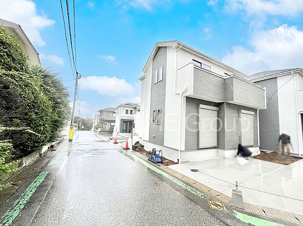 前面道路はきちんと整備されています  