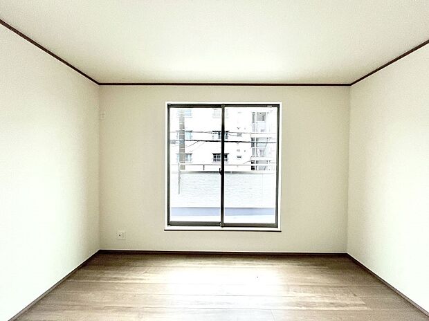 明るいバルコニーサイドに洋室を設置。目覚めの良い寝室に。 