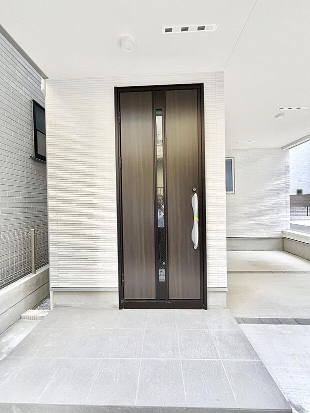 住まいの顔を演出する、玄関ドア。 