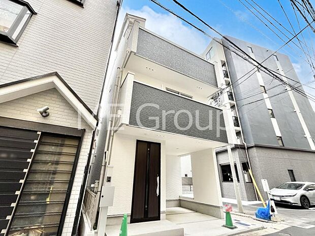 たっぷりの陽光と開放感に包まれる明るい住まい。