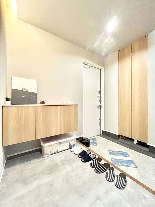 明るい玄関はお客様をお出迎えするのにぴったりです!