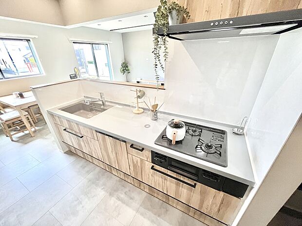 料理をしながらでもご家族との会話を楽しめる対面キッチン