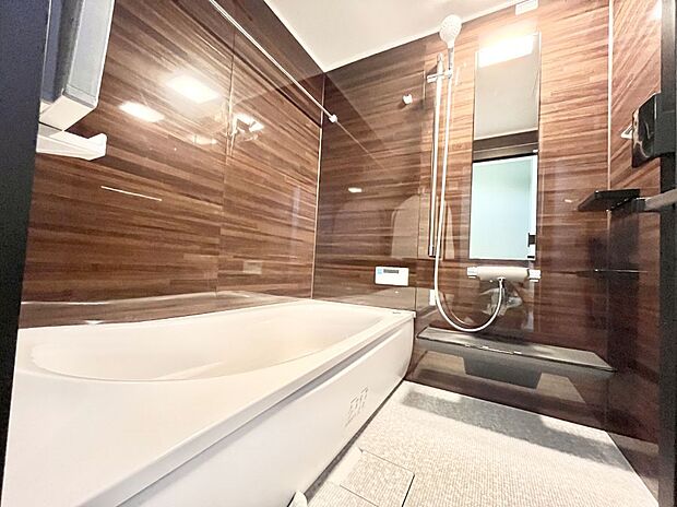 落ち着いた雰囲気でゆっくりお寛ぎいただけるバスルーム