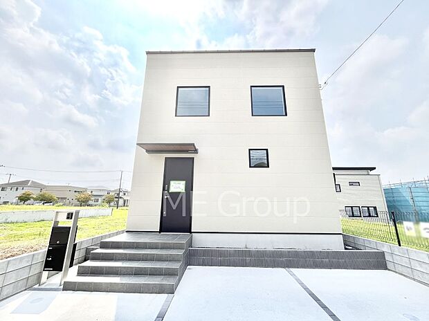 洗練された外観、上質な住空間が広がる室内は永く安心して過ごせる住居です。