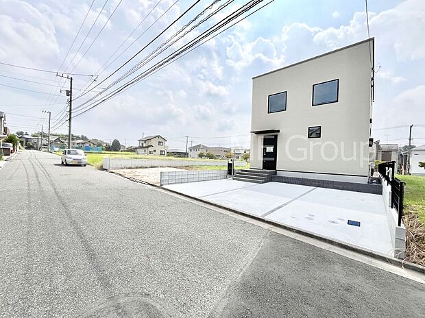 前面道路はきちんと整備されています