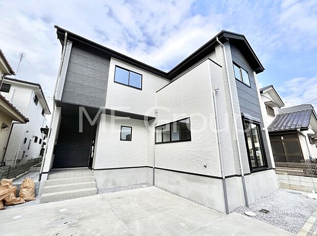 たっぷりの陽光と開放感に包まれる明るい住まい