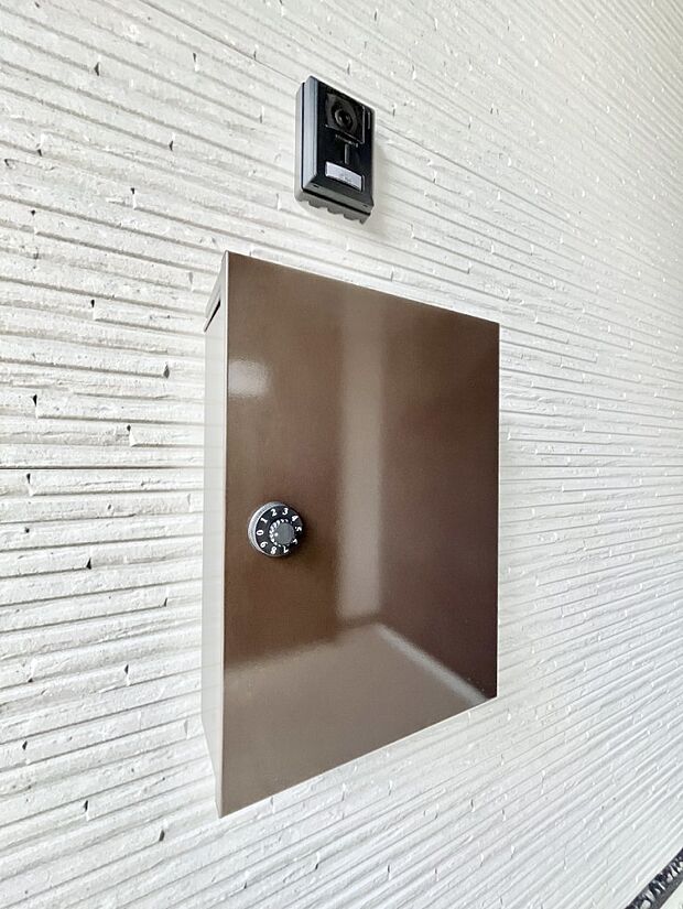 シンプルデザインのポスト。