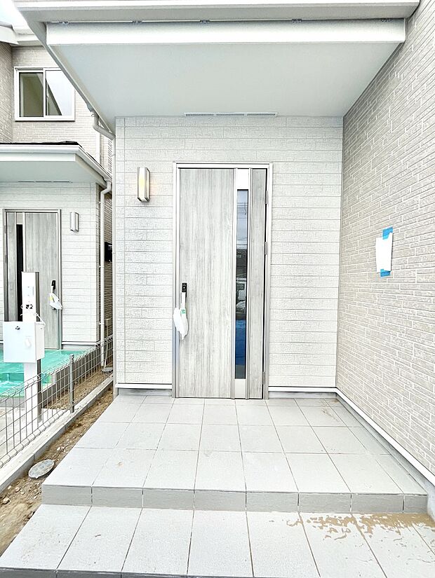 大切な家族、来客を出迎える玄関。