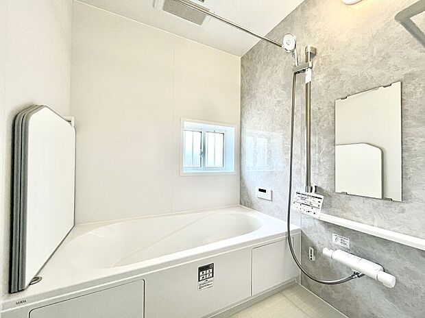 落ち着いた雰囲気でゆっくりお寛ぎいただけるバスルーム