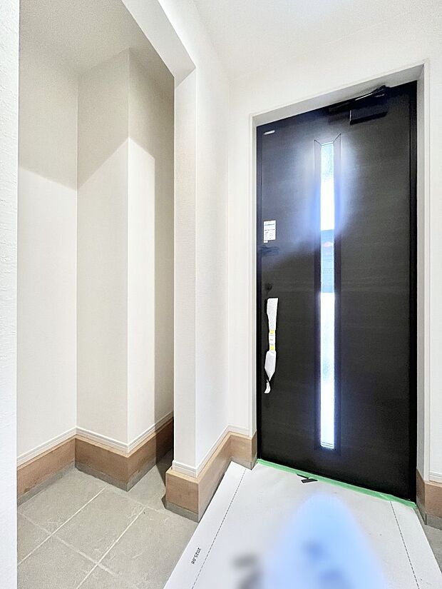 シューズインクローク付きの玄関。家族全員の靴や雨具などすっきり収納できます。