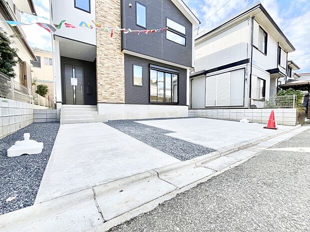 駐車2台可能!急なお客様の駐車に。また、ご家族の自転車スペースとしても大活躍。