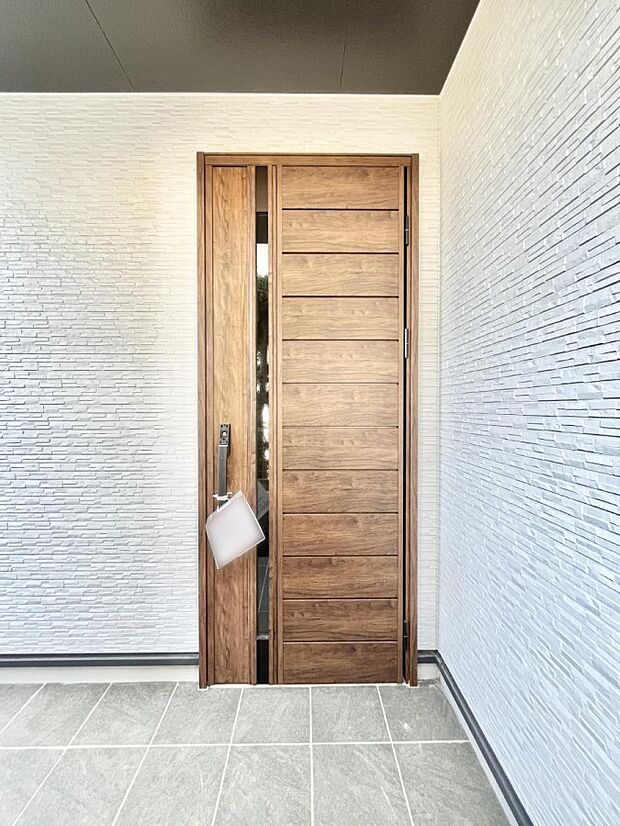 大切な家族、来客を出迎える玄関。