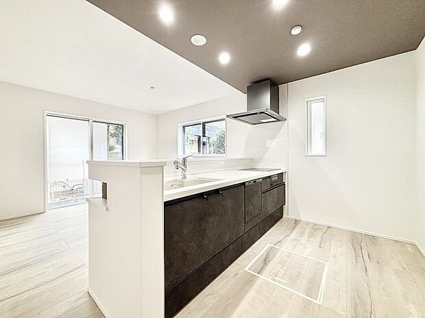 料理をしながらご家族との会話を楽しめる対面カウンターキッチン