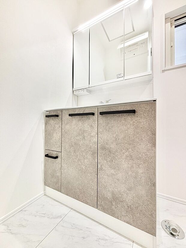 収納力と機能性に優れた洗面化粧台