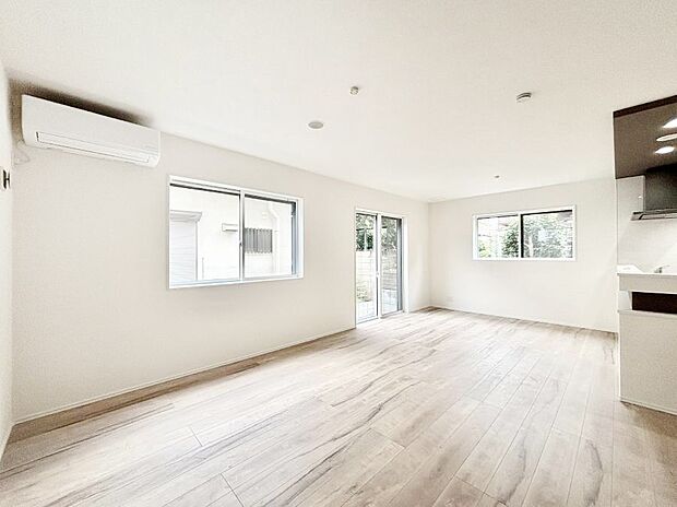 家族の笑顔が自然と生まれてくる、そんな雰囲気のダイニングに仕上がっています