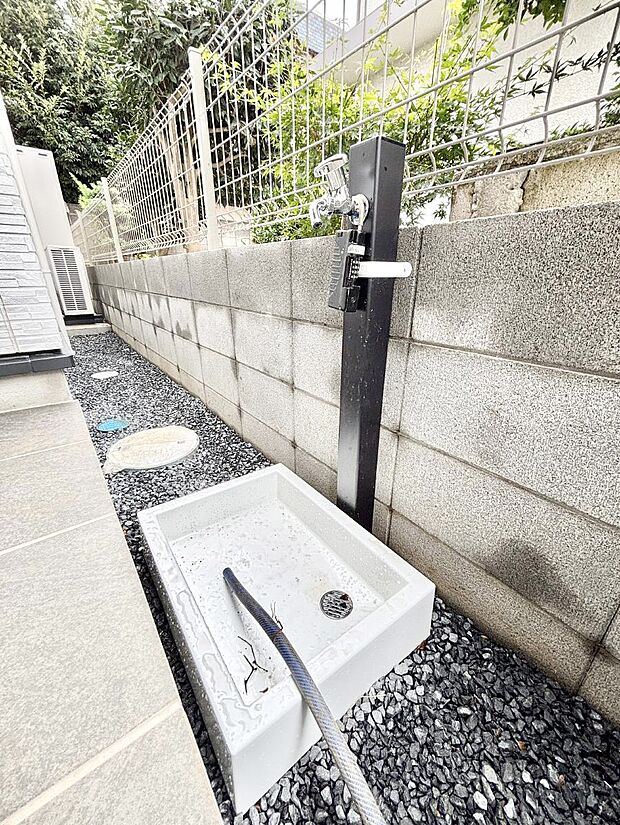 外水栓があると、庭のお手入れやちょっとした手洗い・洗車に便利です！ 