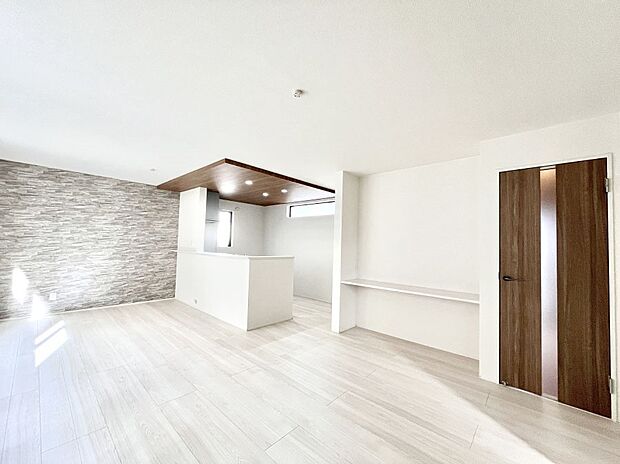 落ち着いた雰囲気のLDKは家族みんなの快適空間