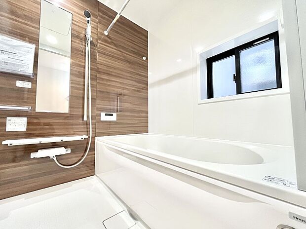 落ち着いた雰囲気でゆっくりお寛ぎいただけるバスルーム