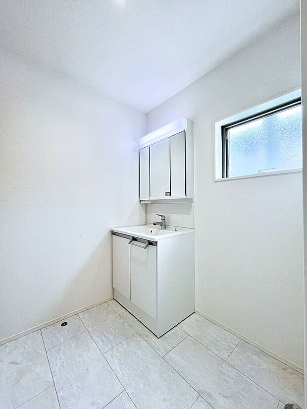 清潔感のある快適空間です。毎日の身支度も気持ち良くお使い頂けます。