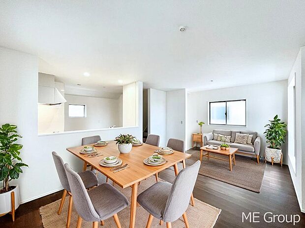 落ち着いた雰囲気のLDKは家族みんなの快適空間※家具はCGです