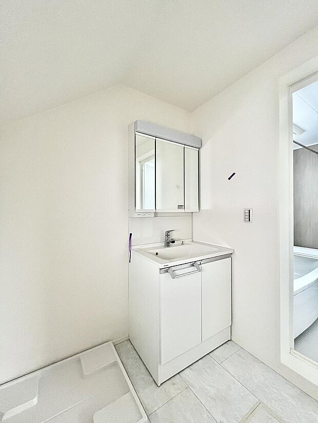 清潔感のある快適空間です。毎日の身支度も気持ち良くお使い頂けます。