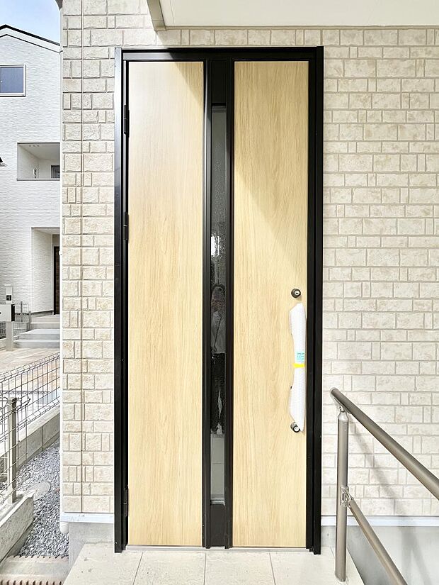 大切な家族、来客を出迎える玄関。