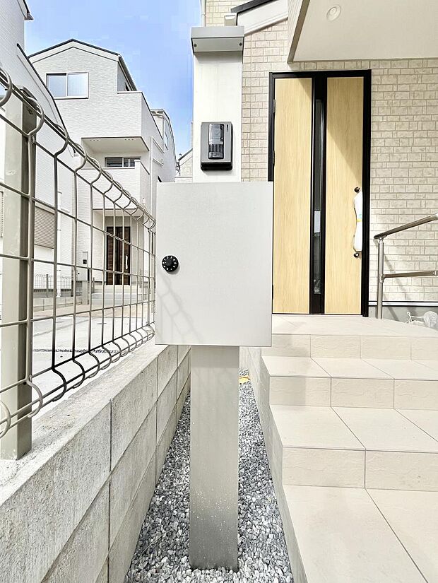 大切な家族、来客を出迎える玄関。