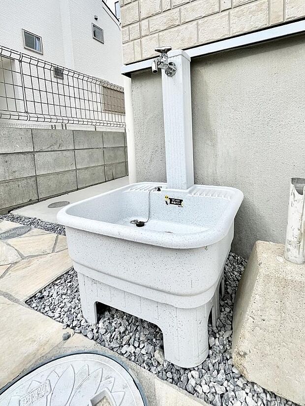 外水栓があると、庭のお手入れやちょっとした手洗い・洗車に便利です！ 