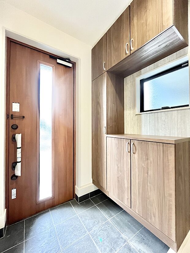 飾り棚を利用して、お越しいただくお客様をおもてなしできます。