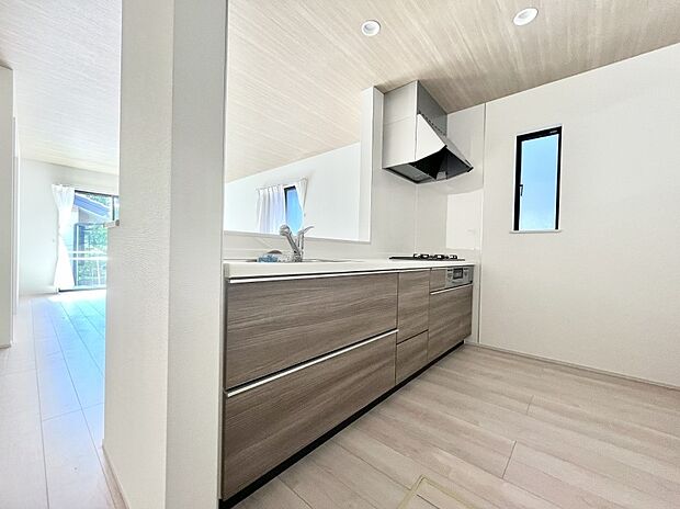 料理をしながらご家族との会話を楽しめる対面カウンターキッチン  