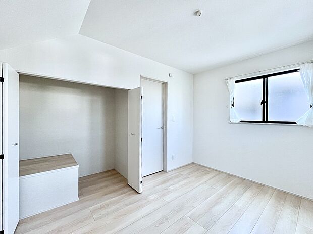 子供部屋にもおすすめな収納スペースたっぷりの居室