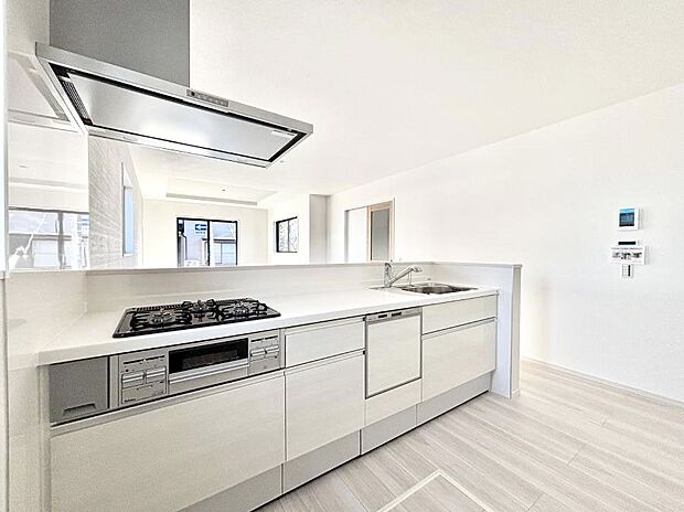 料理をしながらでもご家族との会話を楽しめる対面キッチン