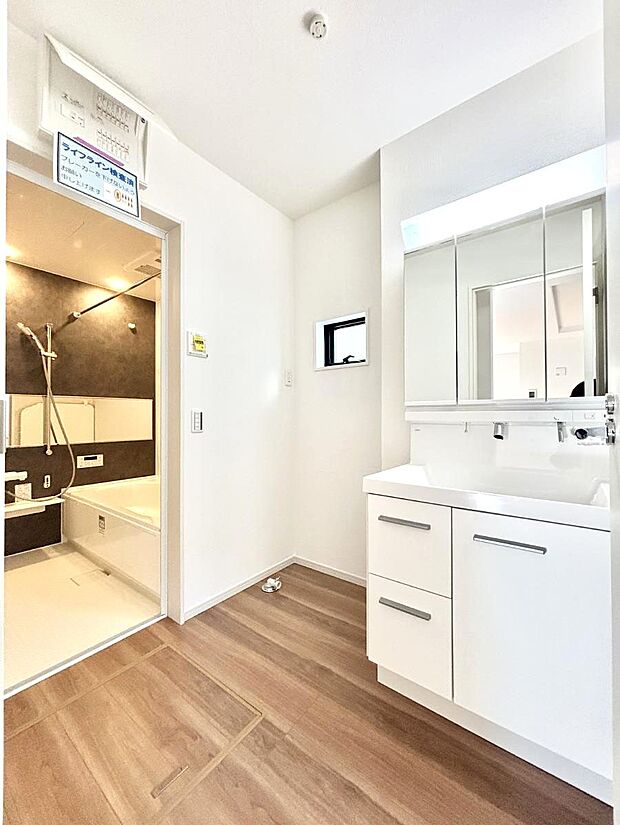 清潔感のある快適空間です。毎日の身支度も気持ち良くお使い頂けます。