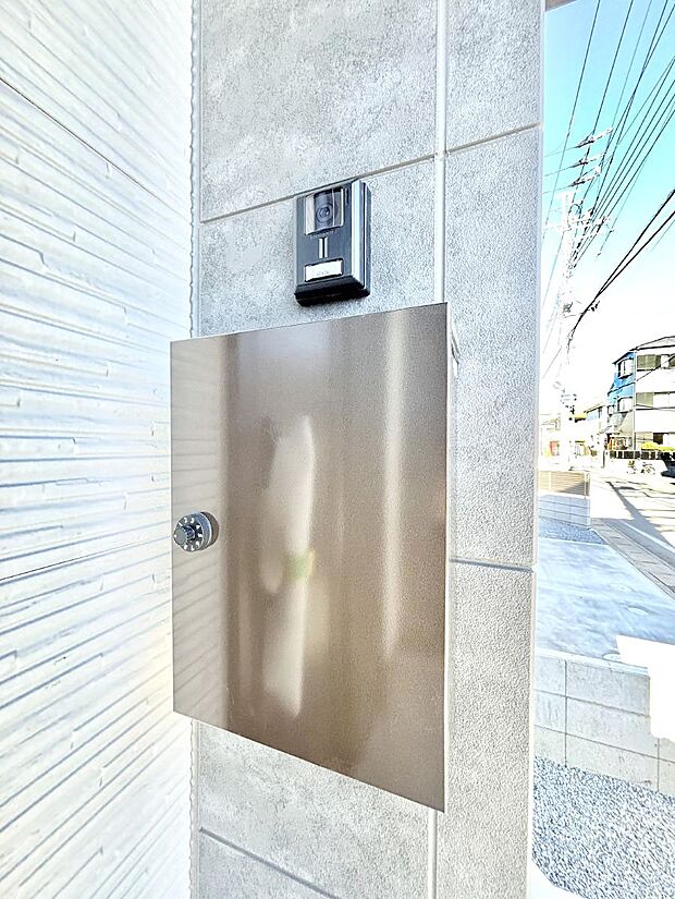 シンプルデザインのポスト。