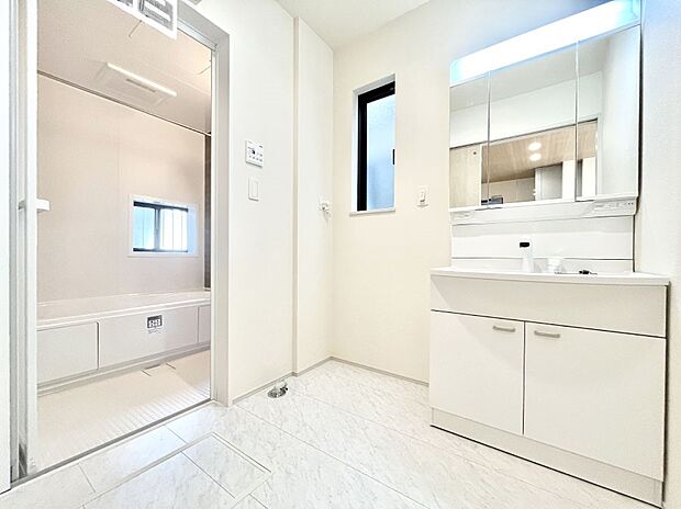 清潔感のある快適空間です。毎日の身支度も気持ち良くお使い頂けます。 