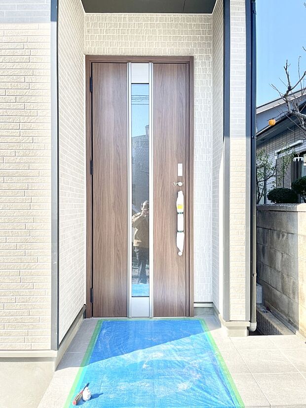 大切な家族、来客を出迎える玄関。