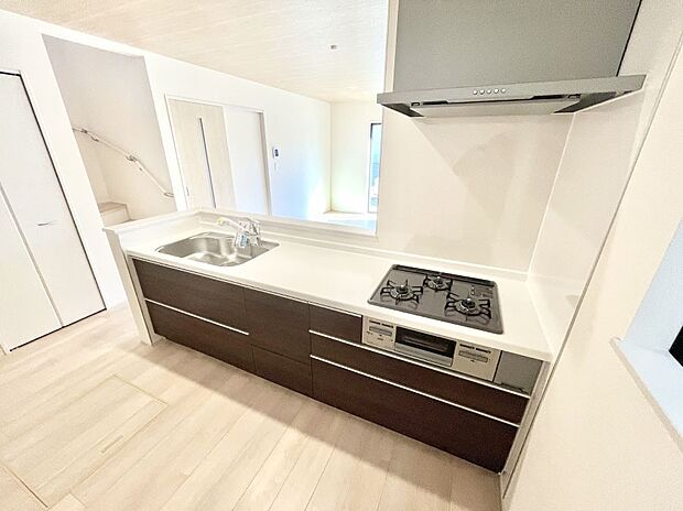 料理をしながらでもご家族との会話を楽しめる対面キッチン