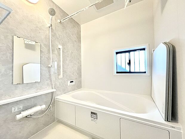 落ち着いた雰囲気でゆっくりお寛ぎいただけるバスルーム