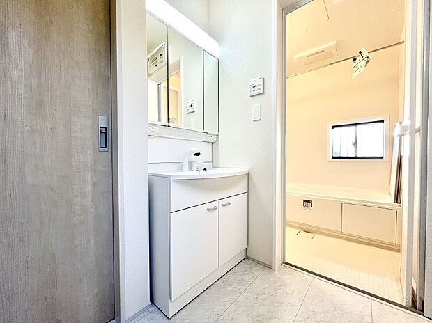 清潔感のある快適空間です。毎日の身支度も気持ち良くお使い頂けます。 