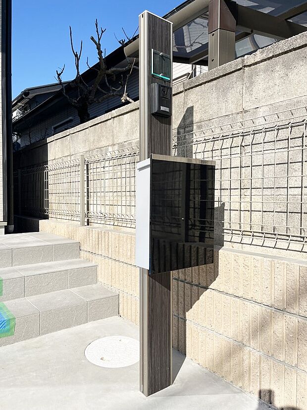 シンプルデザインのポスト。