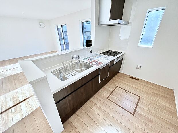 料理をしながらご家族との会話を楽しめる対面カウンターキッチン