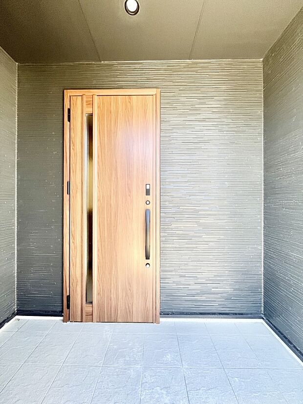 大切な家族、来客を出迎える玄関。