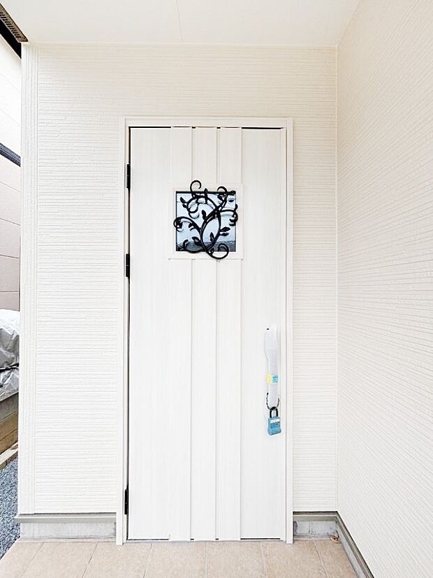 住まいの顔を演出する、玄関ドア。