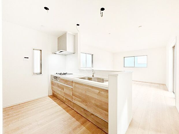 ご家族の会話弾む対面キッチン。お料理中のパパママもご家族と過ごす時間が増えそう!