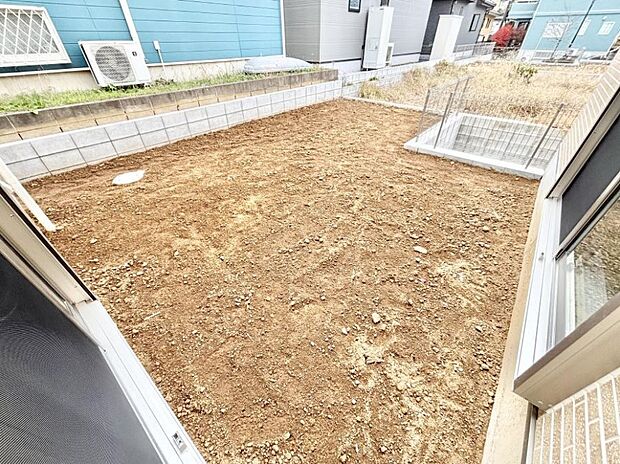 お子さまの遊び場や奥さまのガーデニングなど用途多彩な庭スペース!