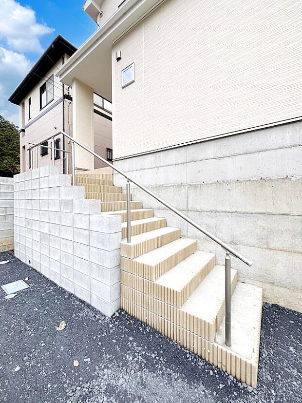 気持ちよくご家族やお客様をお出迎えしてくれる玄関アプローチ!